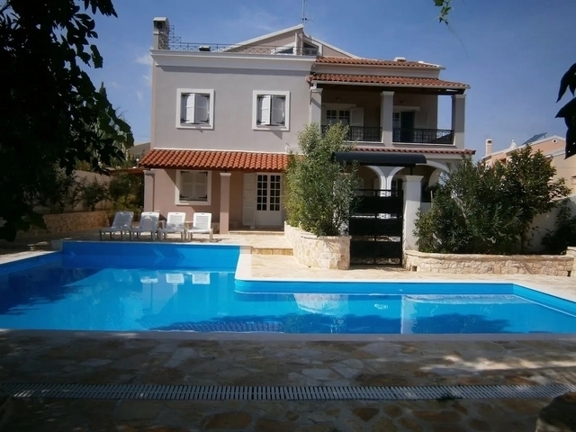 (Προς Πώληση) Κατοικία Βίλα || Ν. Κέρκυρας/Κέρκυρα Χώρα - 680 τ.μ, 8 Υ/Δ, 980.000€ 