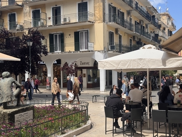 (For Rent) Commercial Retail Shop || Corfu (Kerkira)/Corfu Chora (Kerkira) - 30 Sq.m, 3.000€ 